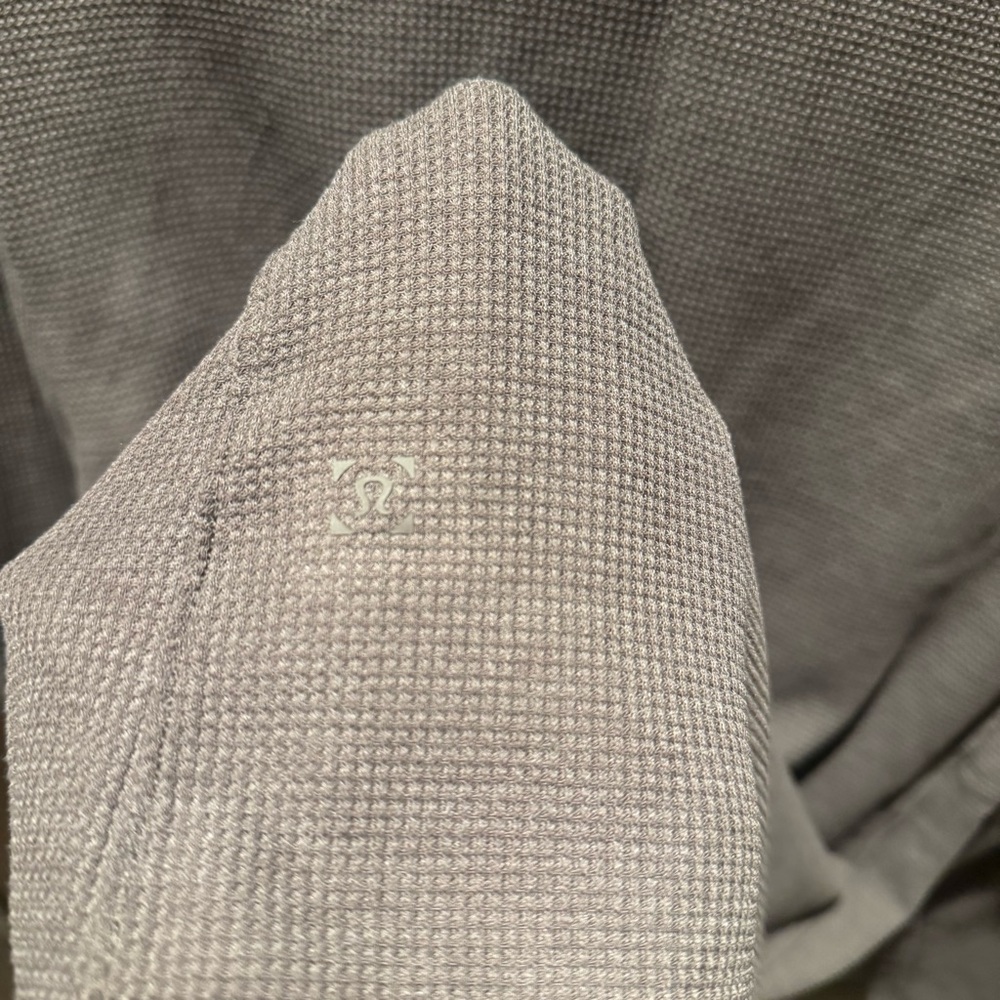 lululemon athletica Men's Long-Sleeve Henley in Taupe Gray